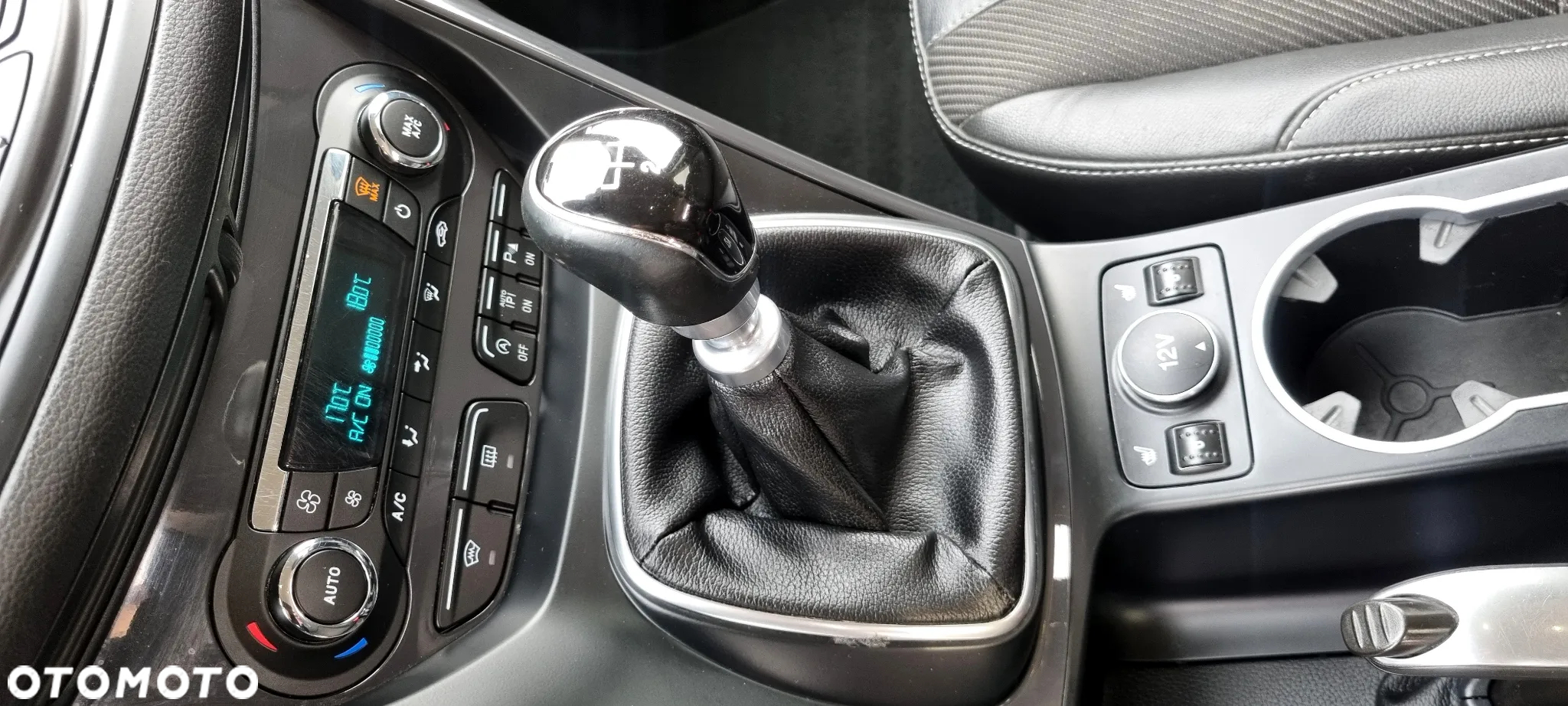 Ford Kuga 2.0 TDCi 2x4 Titanium - 32