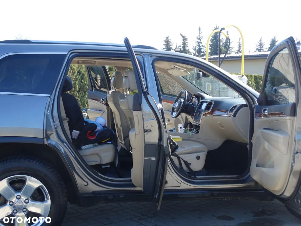 Jeep Grand Cherokee - 23