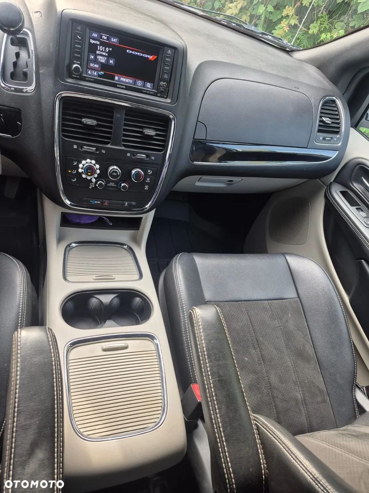 Dodge Grand Caravan - 9