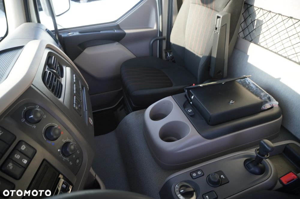 DAF LF 12.210 kontener 18 palet z windą / 50 tys.km /2024 - 19