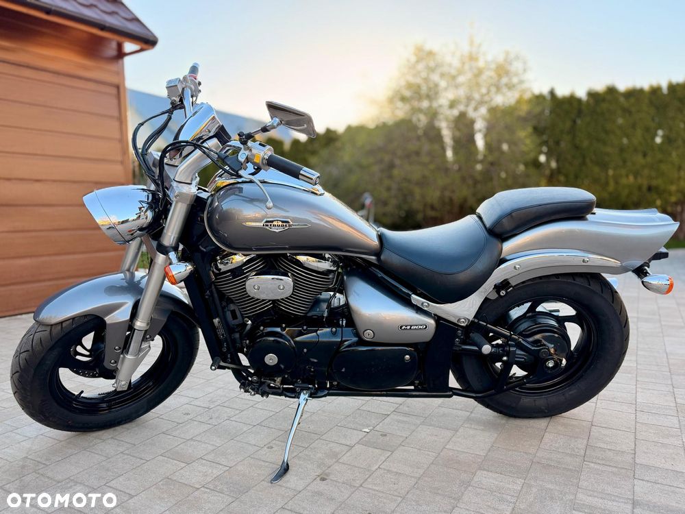 Suzuki Intruder - 3