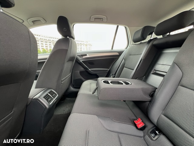 Volkswagen Golf - 10