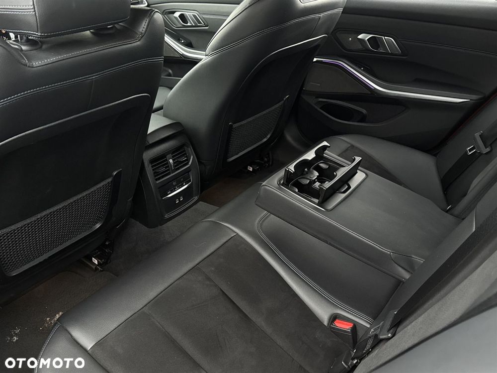 BMW Seria 3 318i - 21