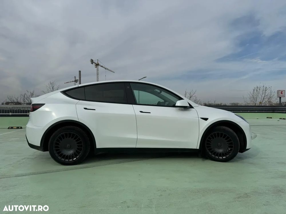 Tesla Model Y AWD Long Range - 4