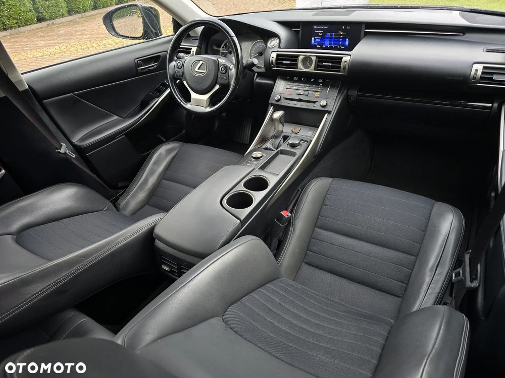 Lexus IS 200t / 300 Prestige - 23