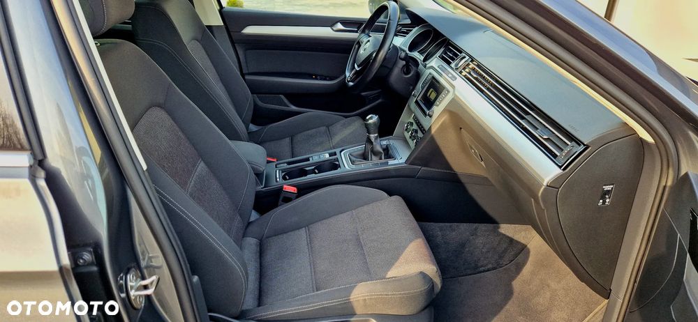 Volkswagen Passat 2.0 TDI SCR (BlueMotion Technology) Comfortline - 9