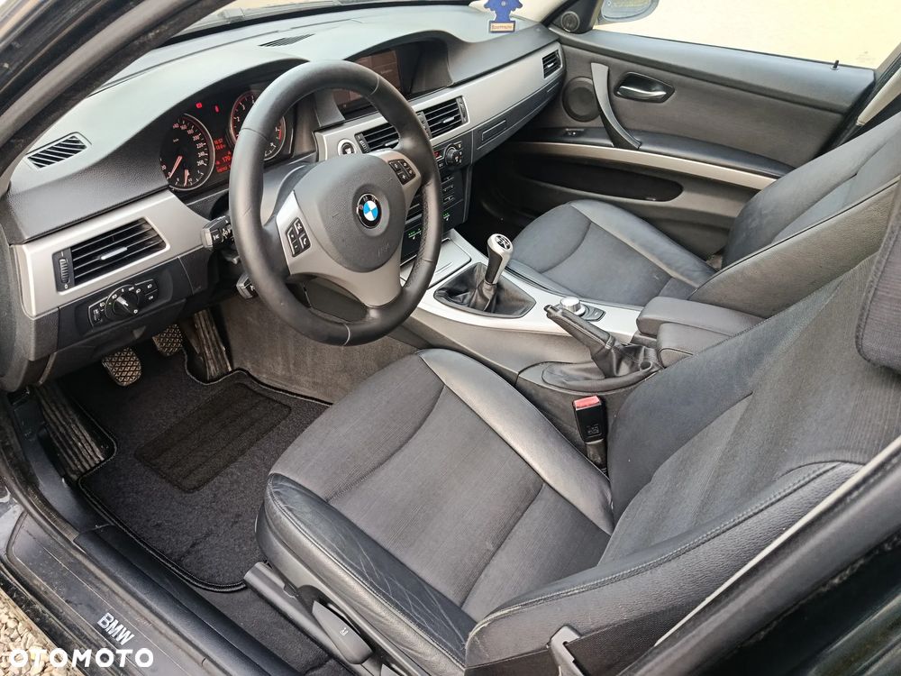 BMW Seria 3 325i - 13