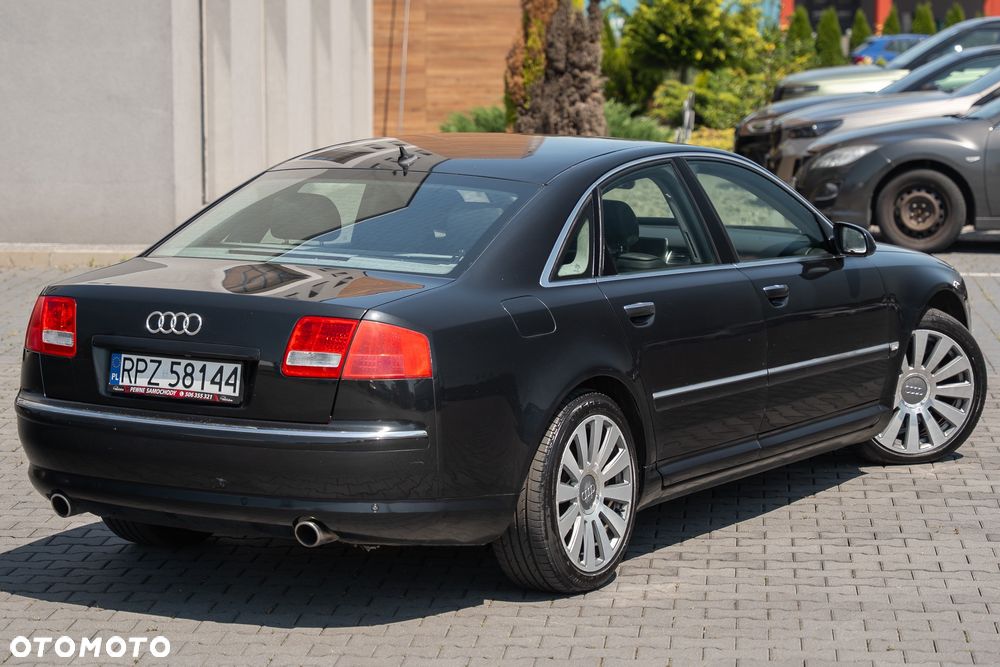 Audi A8 4.2 L Quattro - 12