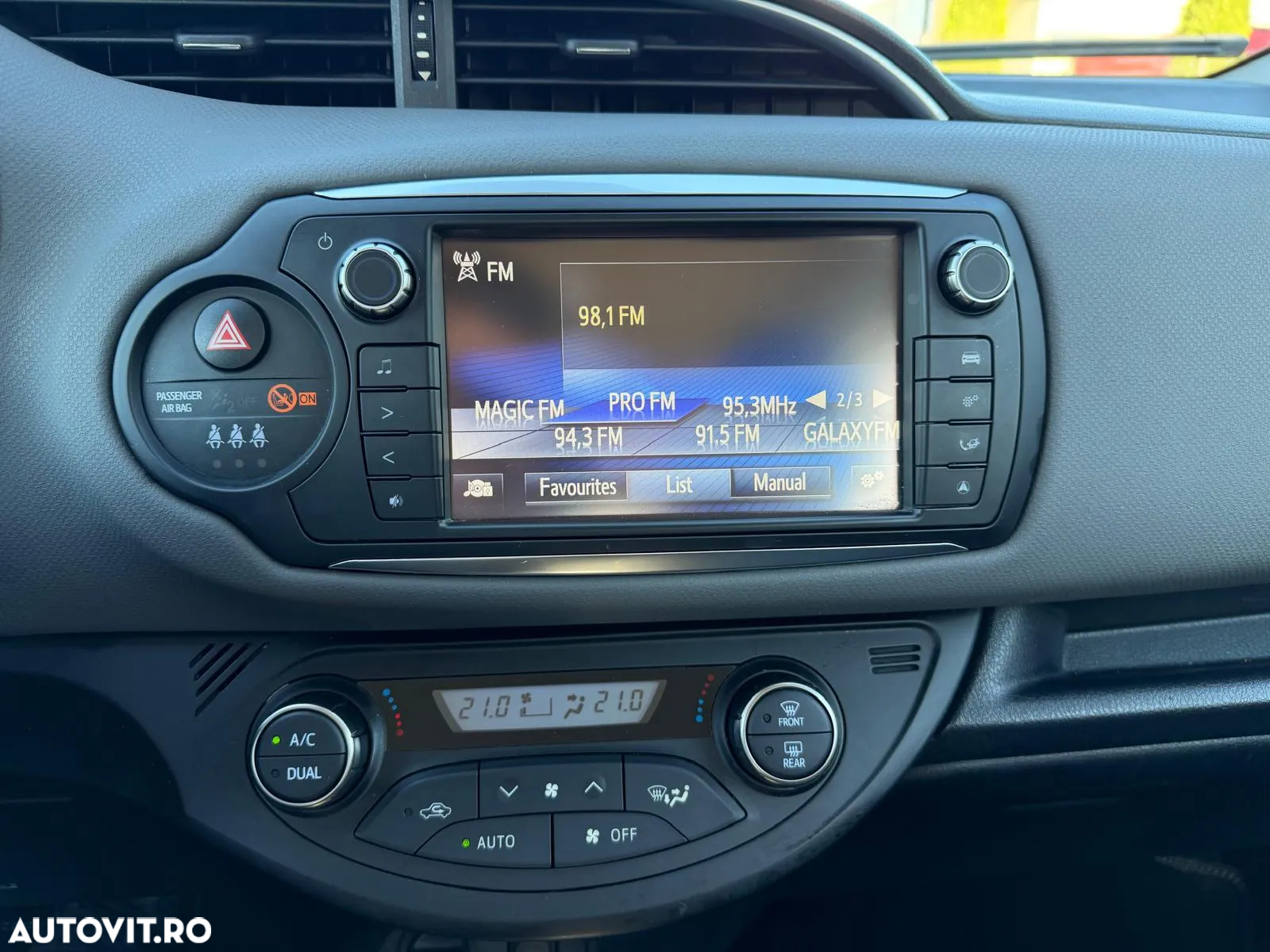 Toyota Yaris 1.5 VVT-i HSD Sol - 25
