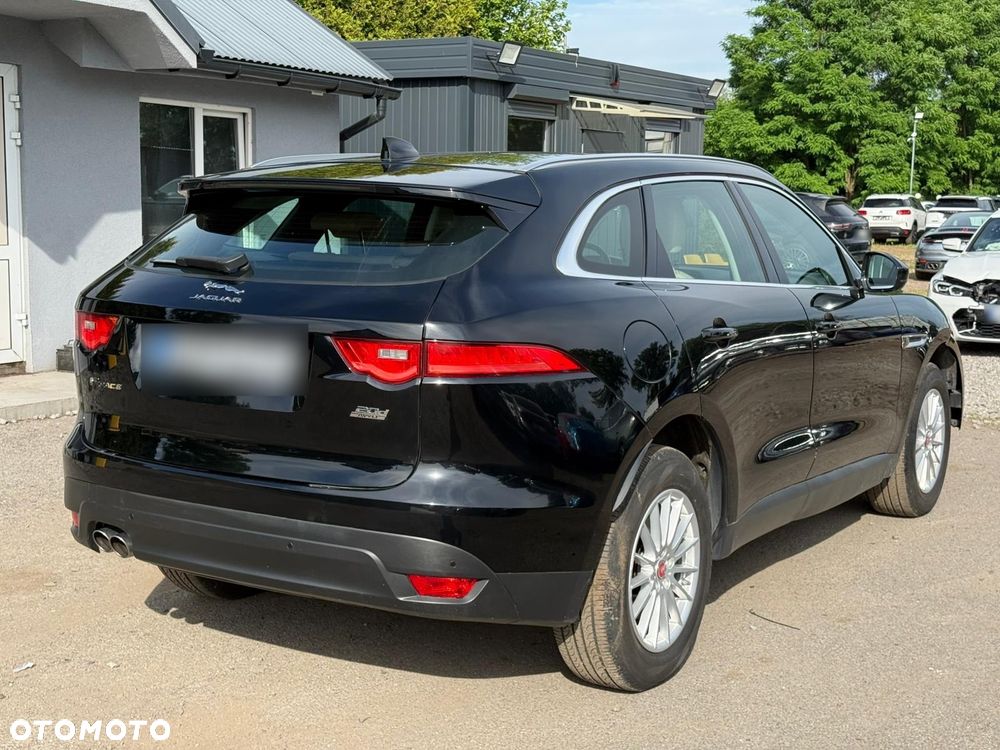 Jaguar F-Pace - 4