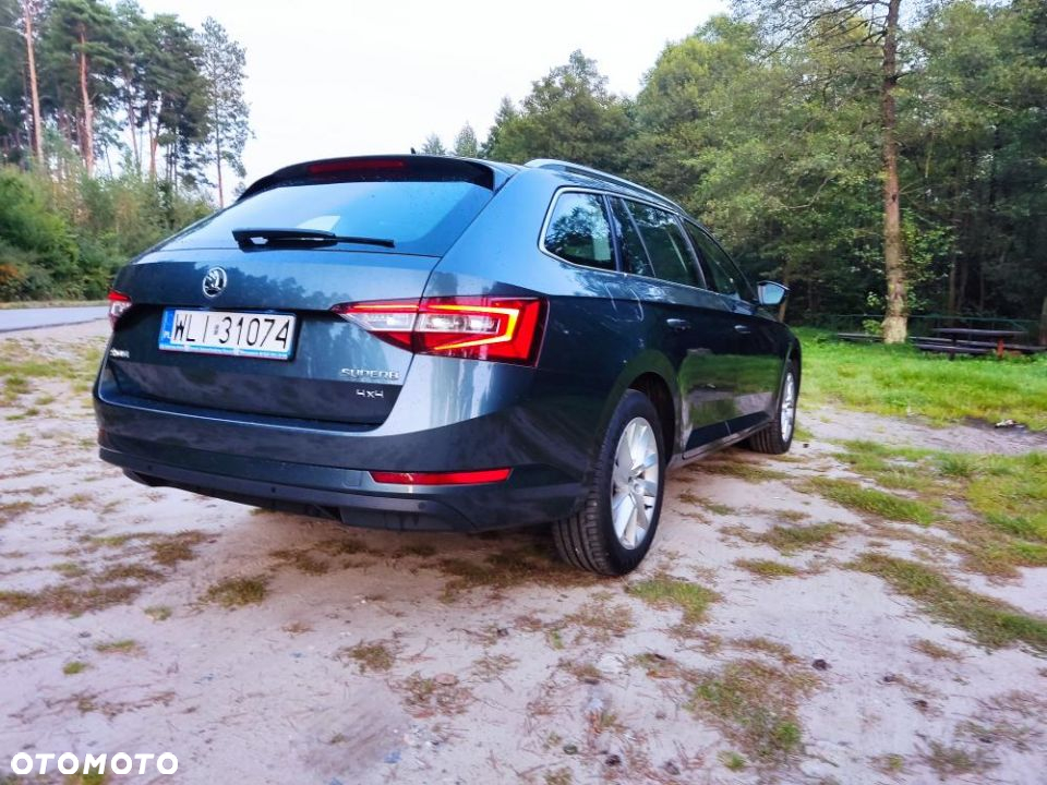 Skoda Superb 2.0 TDI 4x4 Style DSG - 8