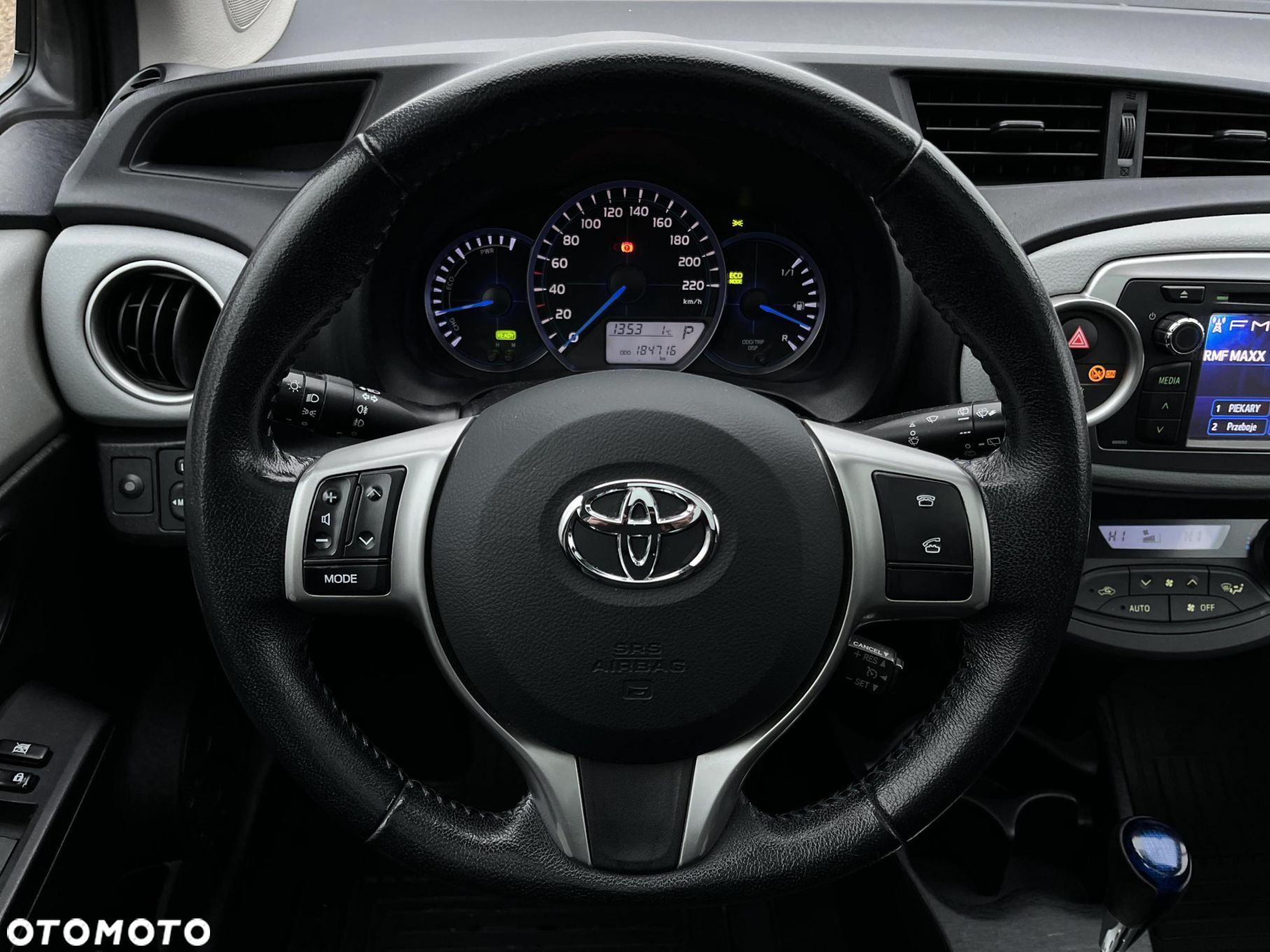 Toyota Yaris Hybrid 100 Dynamic - 18