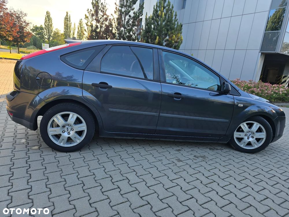 Ford Focus 1.6 Ambiente - 4