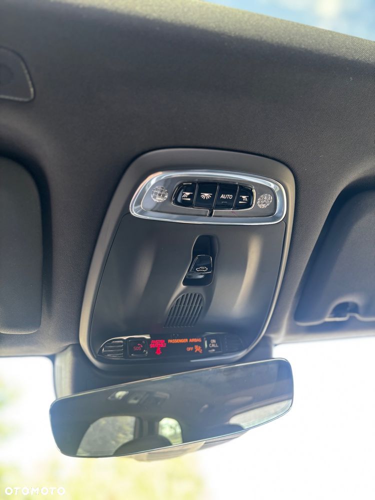 Volvo XC 60 T8 AWD Plug-In Hybrid R-Design - 16