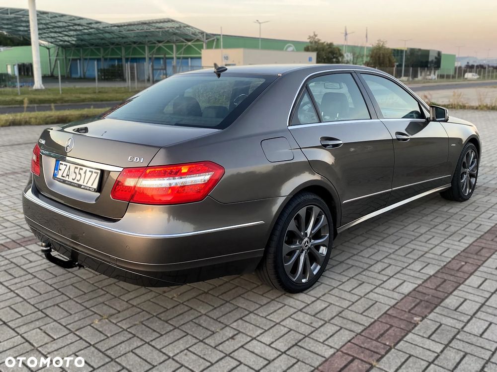 Mercedes-Benz Klasa E 200 CDI BlueEff Avantgarde - 3