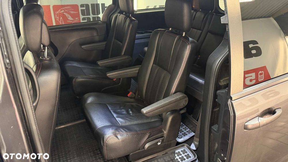 Dodge Grand Caravan - 35