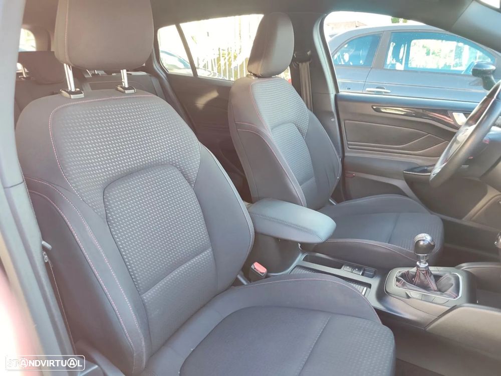 Ford Focus SW 1.0 EcoBoost MHEV ST-Line Design SIP - 32