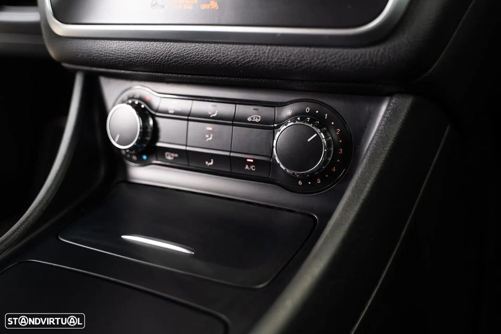 Mercedes-Benz GLA 200 - 35