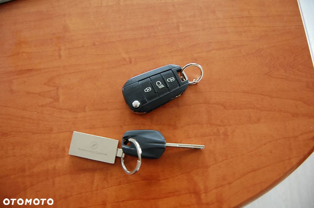 Peugeot 2008 - 12