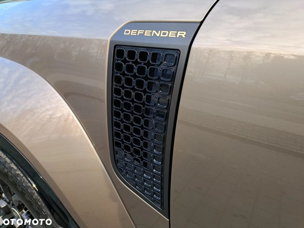 Land Rover Defender - 16