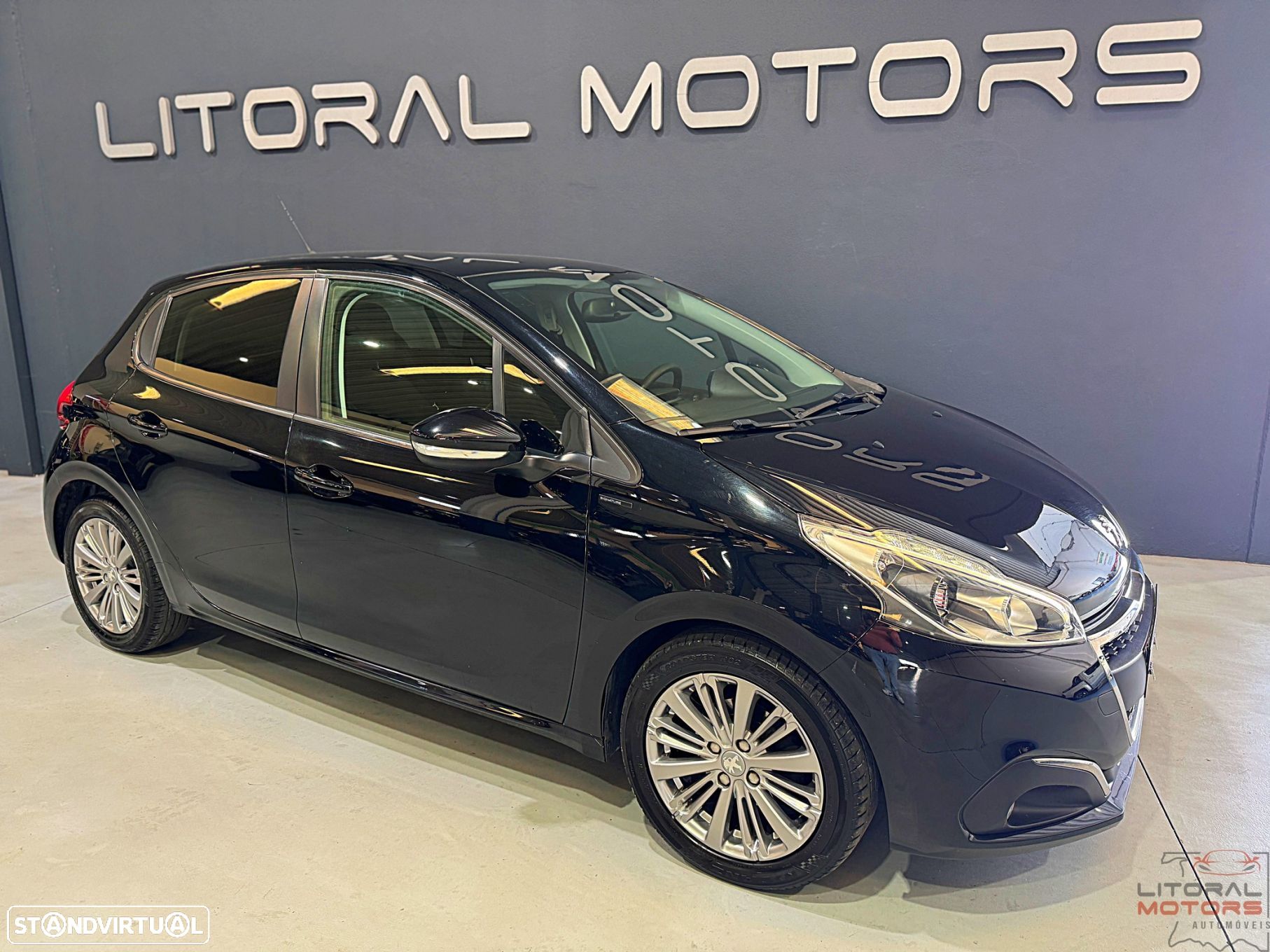 Peugeot 208 1.2 PureTech Signature - 1