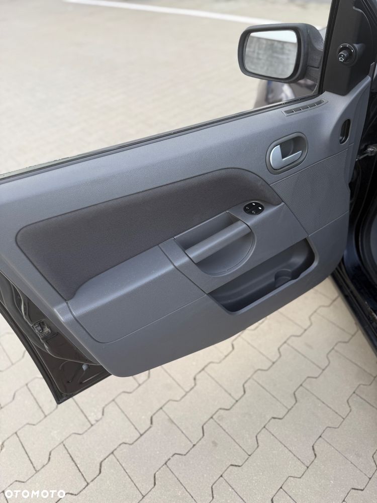 Ford Fiesta 1.4 Ghia - 12