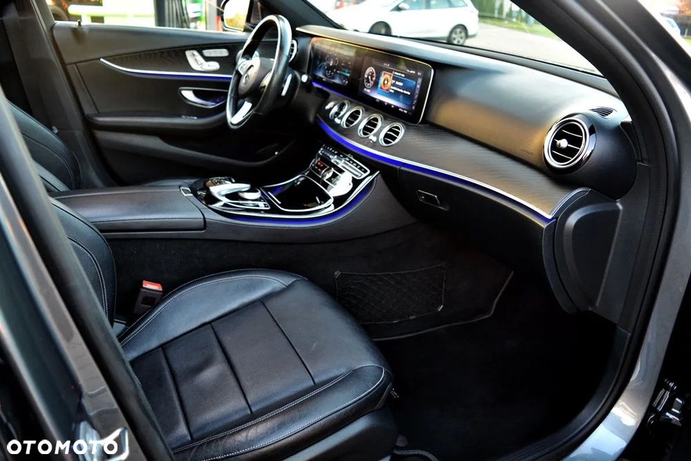 Mercedes-Benz Klasa E 250 9G-TRONIC AMG Line - 28