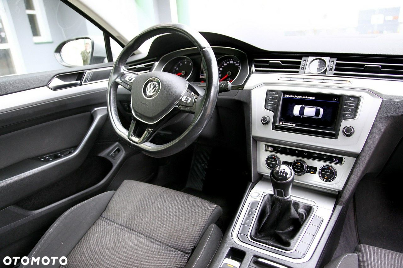 Volkswagen Passat 1.8 TSI BMT Comfortline - 11