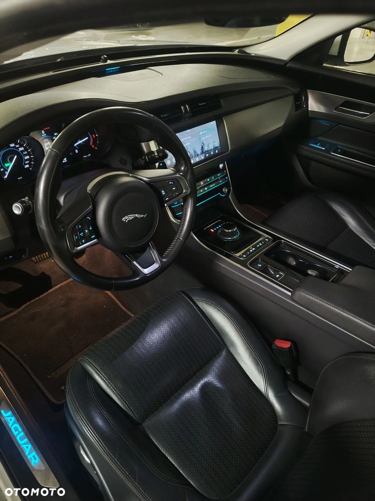 Jaguar XF 2.0 i4D Prestige - 6