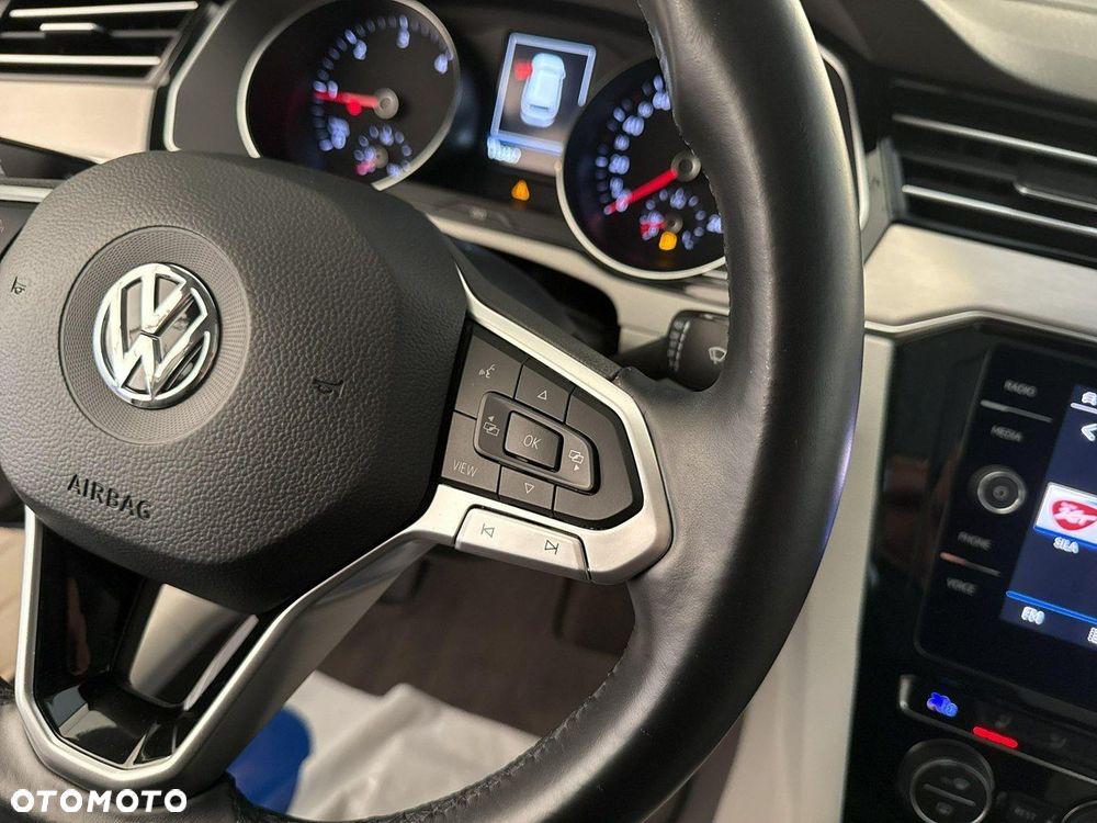 Volkswagen Passat - 26