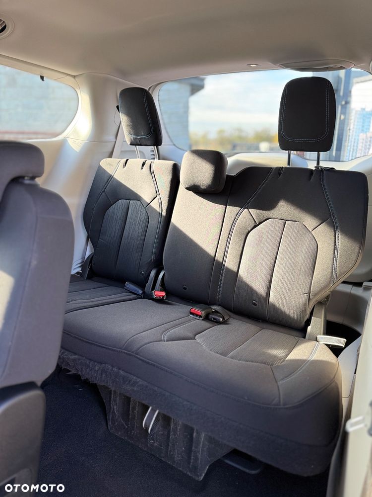 Chrysler Pacifica - 36