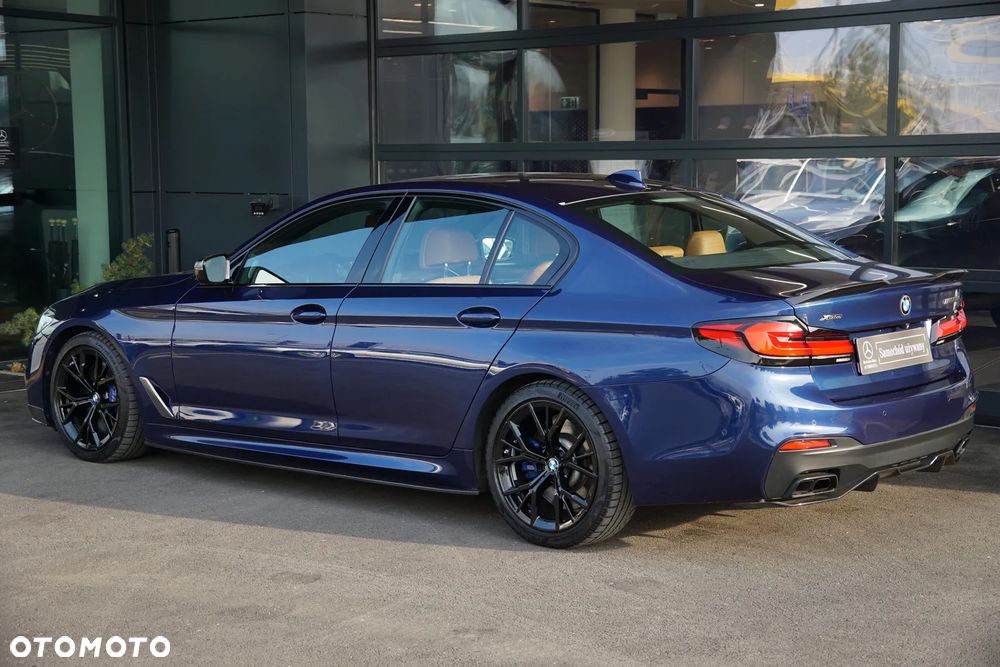 BMW Seria 5 M550i xDrive sport - 10
