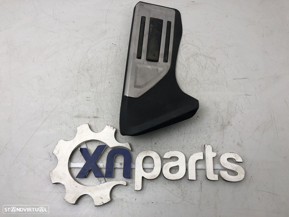 Apoio de pé Preto Usado PEUGEOT 3008 SUV (M_) 1.5 BlueHDi 130 | 02.18 -  REF. 98... - 1