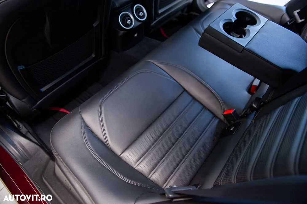 Alfa Romeo Giulia 2.0 Turbo AWD AT8 Veloce - 12