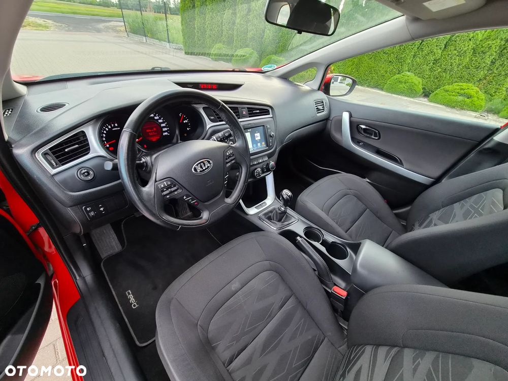 Kia Ceed 1.6 GDI Dream Team Edition - 11