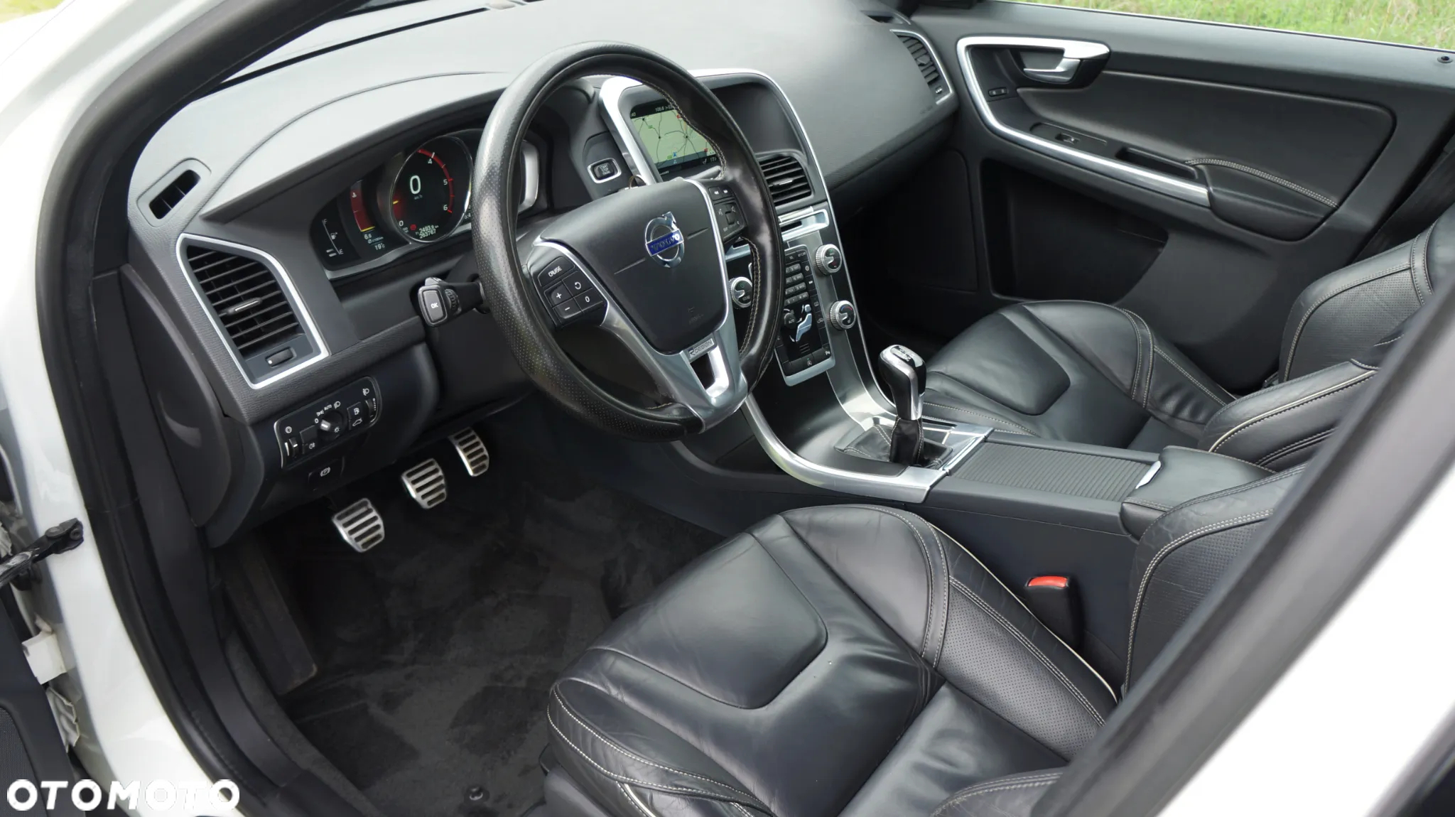 Volvo XC 60 D4 R-Design - 9