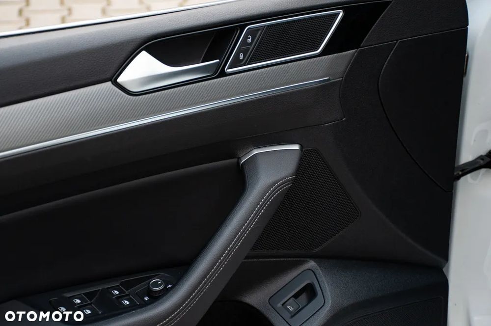 Volkswagen Passat 2.0 TDI SCR 4Motion DDG Highline - 39