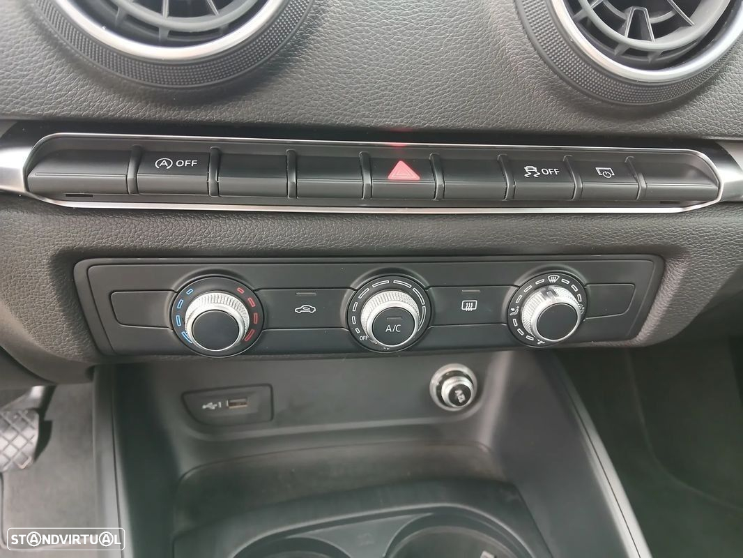 Audi A3 Limousine 30 TDI - 24