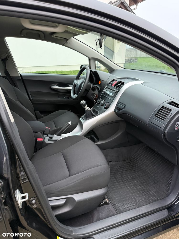 Toyota Auris 1.4 D-4D 2010 - 11