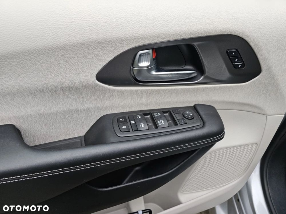 Chrysler Pacifica - 11