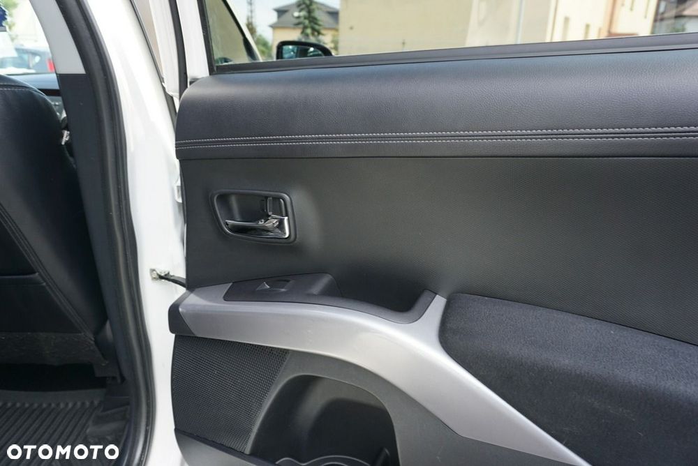 Mitsubishi Outlander - 24