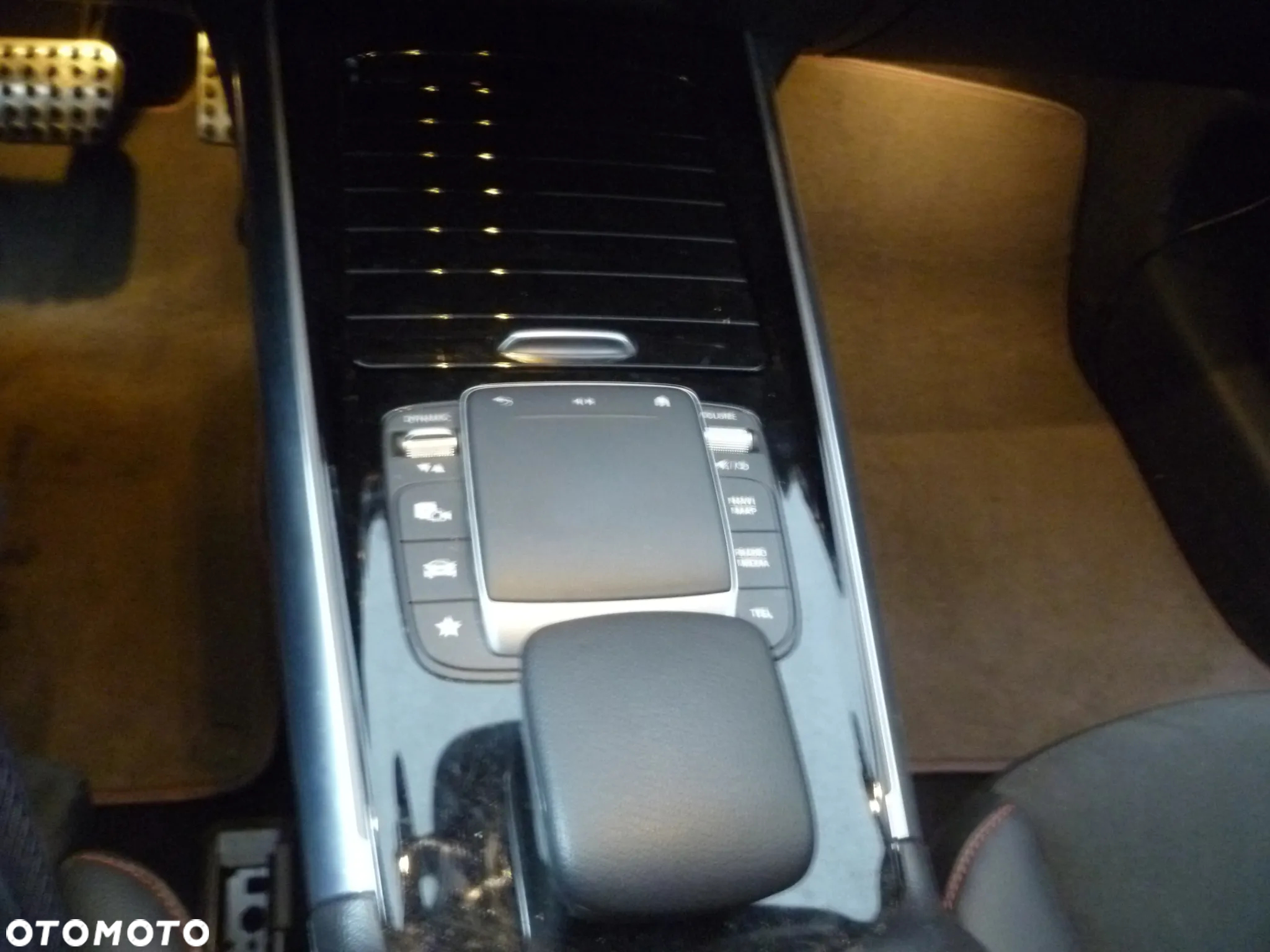 Mercedes-Benz GLA 180 d AMG Line - 16