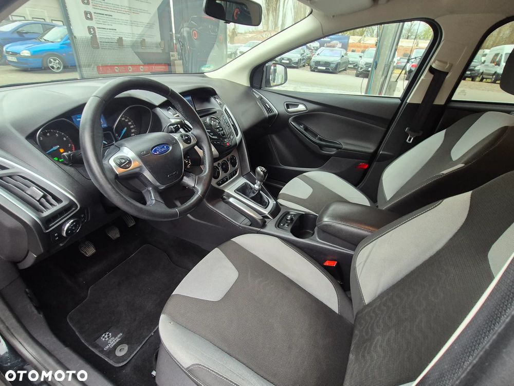Ford Focus - 25