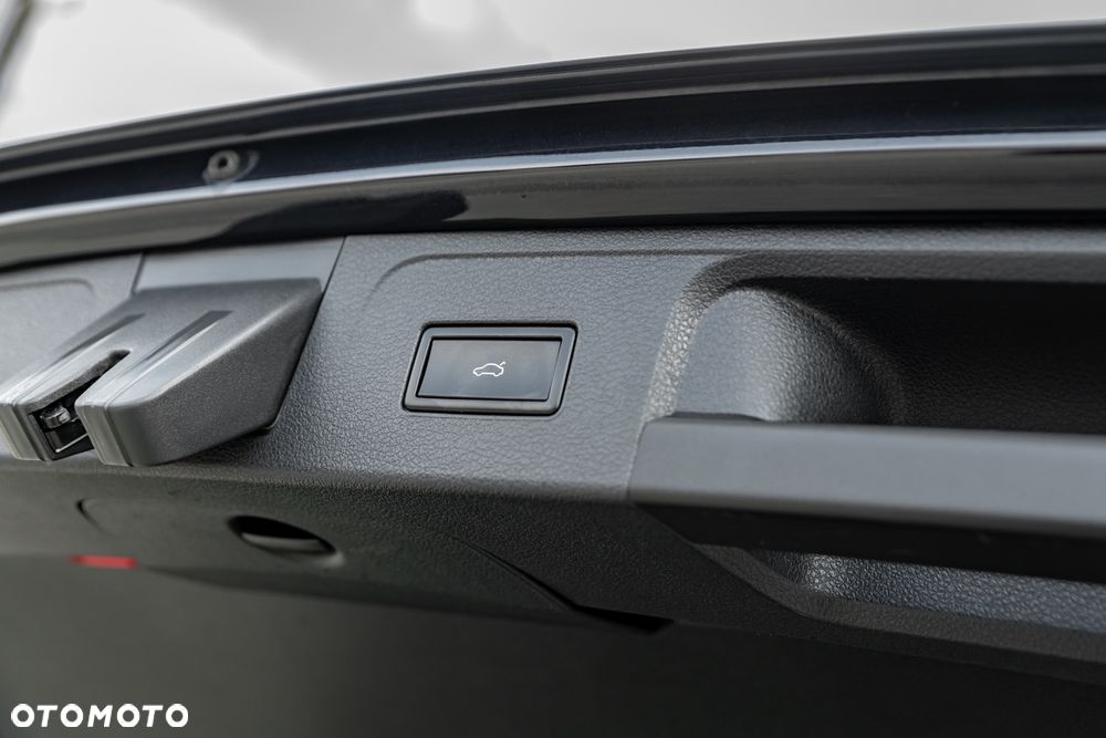 Volkswagen Passat 2.0 TDI SCR 4Motion DDG Highline - 16