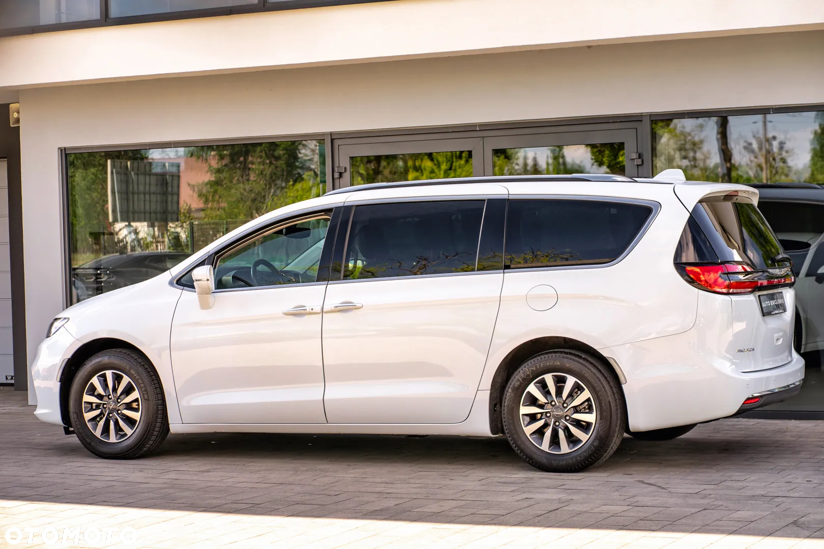 Chrysler Pacifica - 13