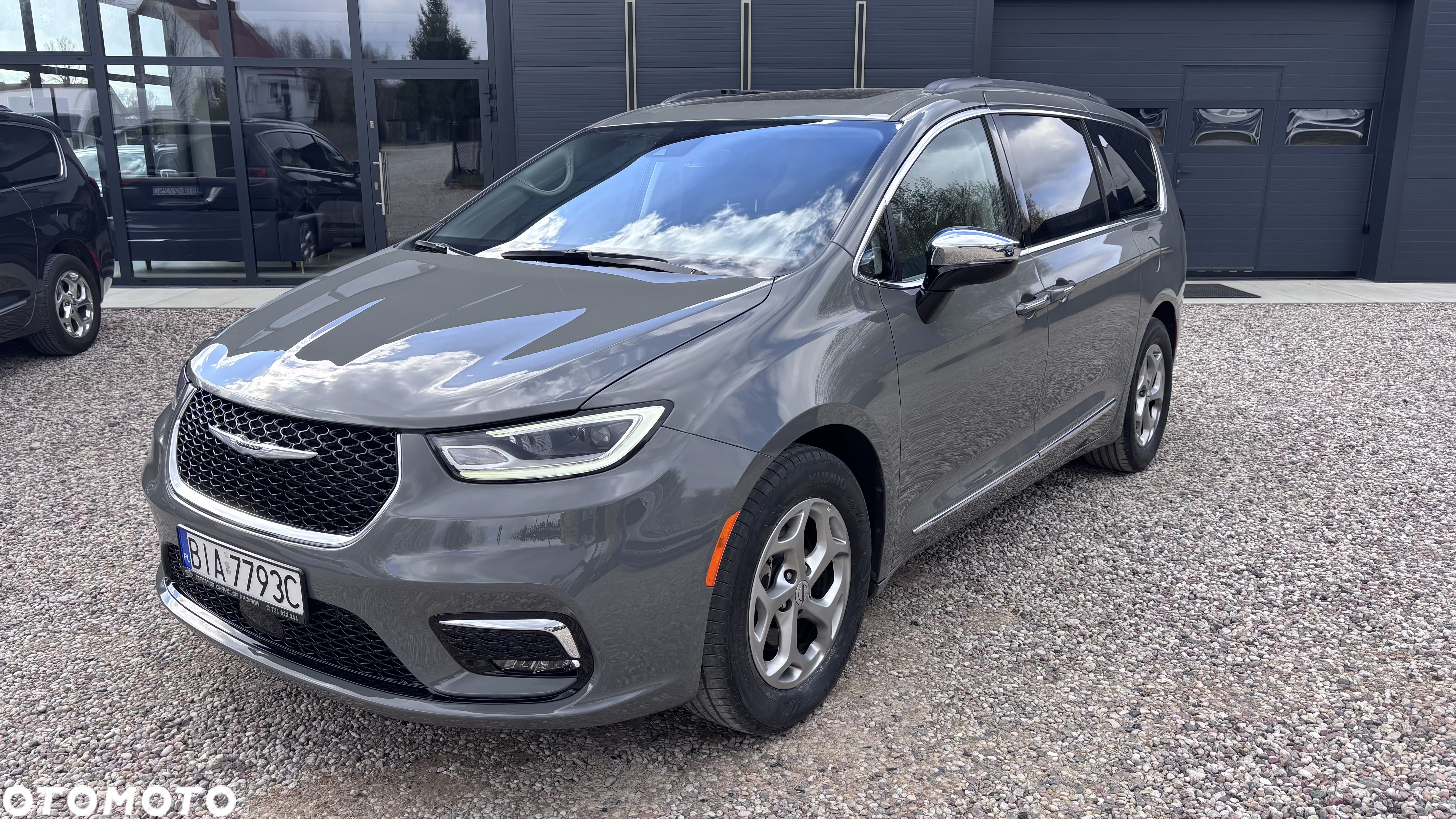 Chrysler Pacifica - 8