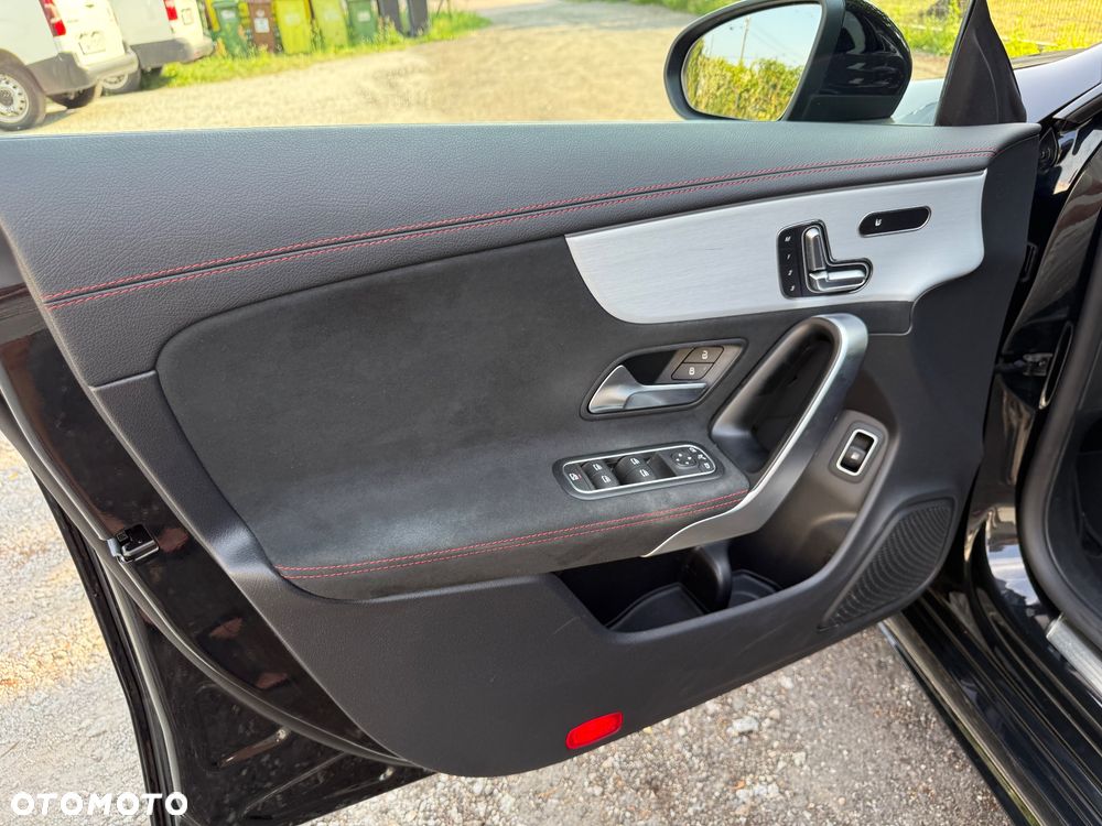 Mercedes-Benz CLA 250 e 8G-DCT AMG Line - 28