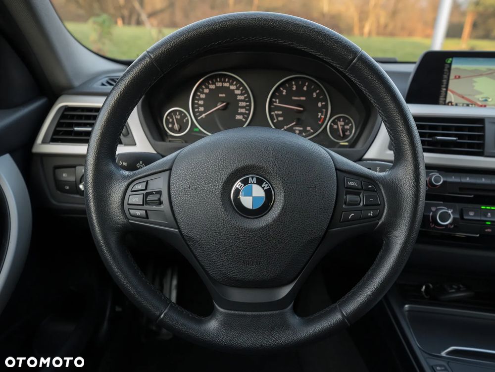BMW Seria 3 320i Advantage - 25