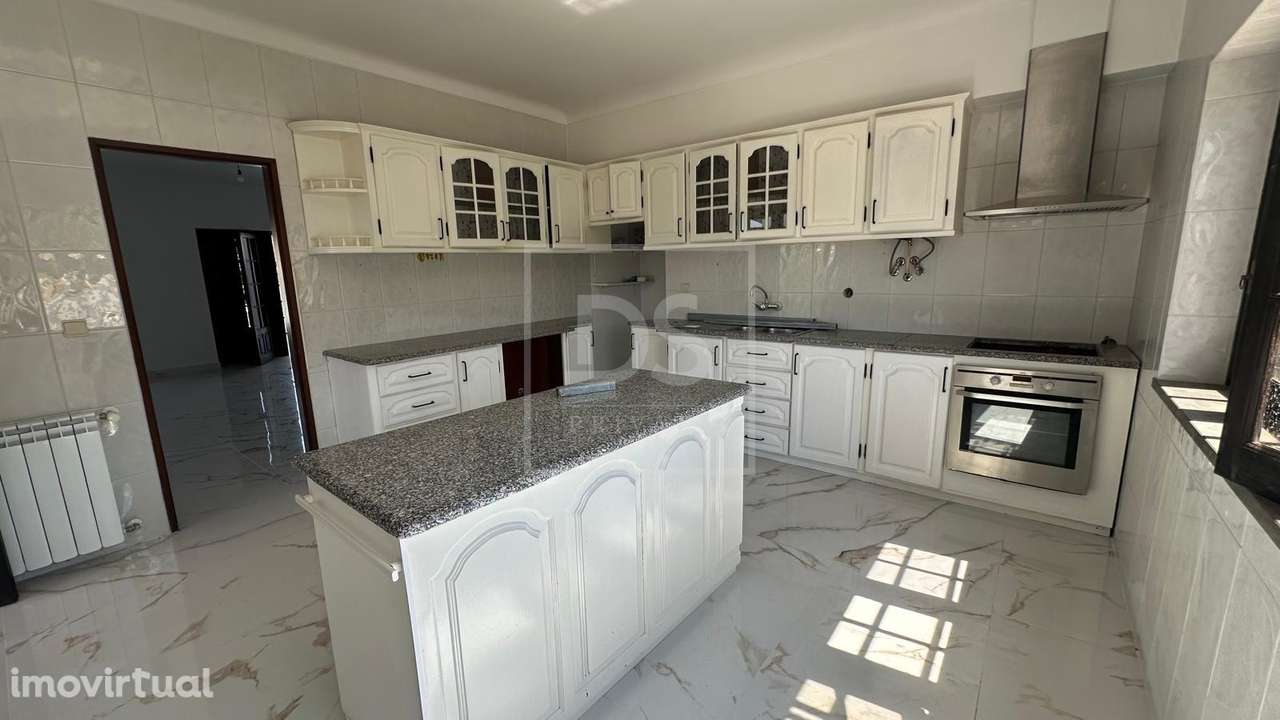 Moradia T4 com Mais de 1.500 m² de Terreno e Cave Habitável | Monte Re - Grande imagem: 4/18