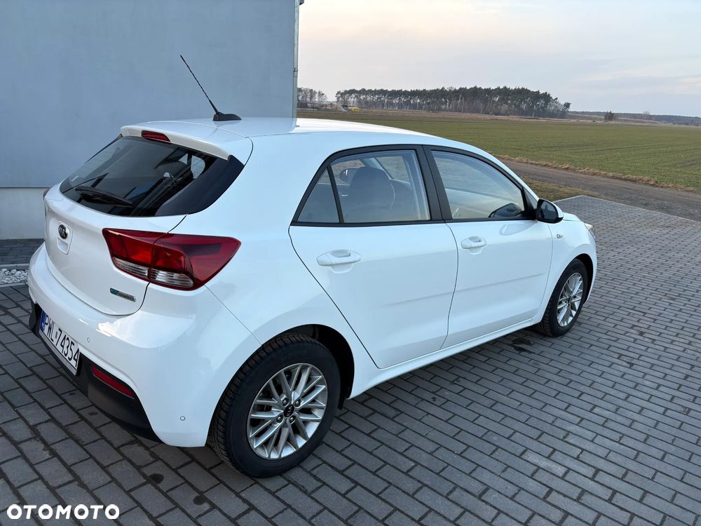 Kia Rio - 10